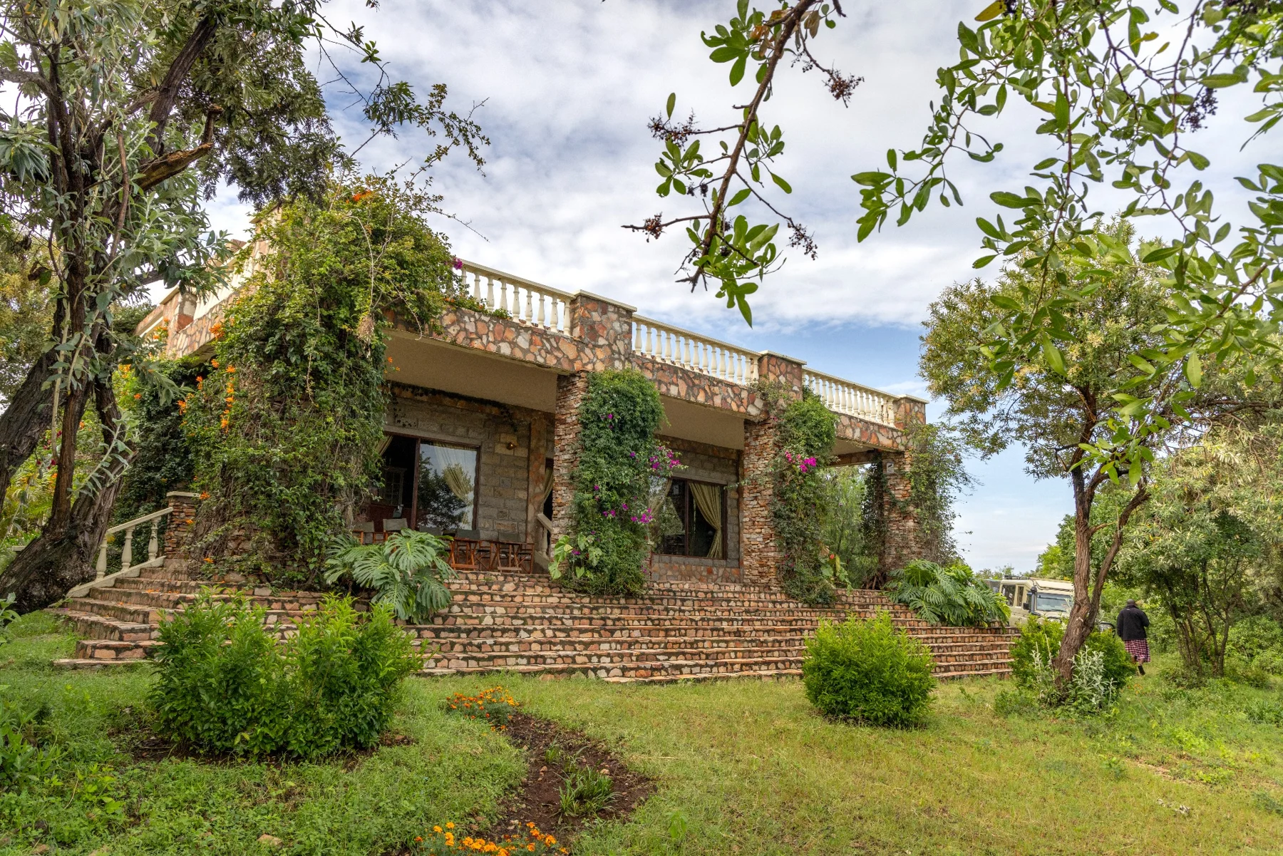 Aitong Crater House surrounded by greenery